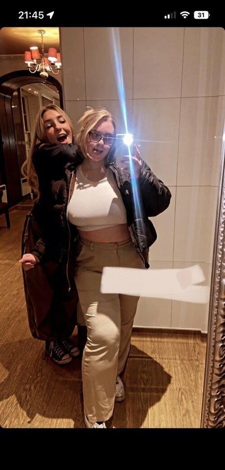 Hollie H model sex picture