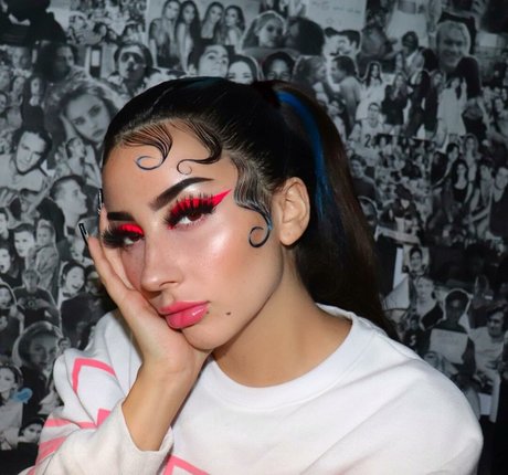 Vai Monroe erotic actress picture