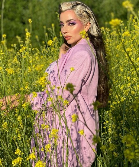 Vai Monroe pornographic star gallery