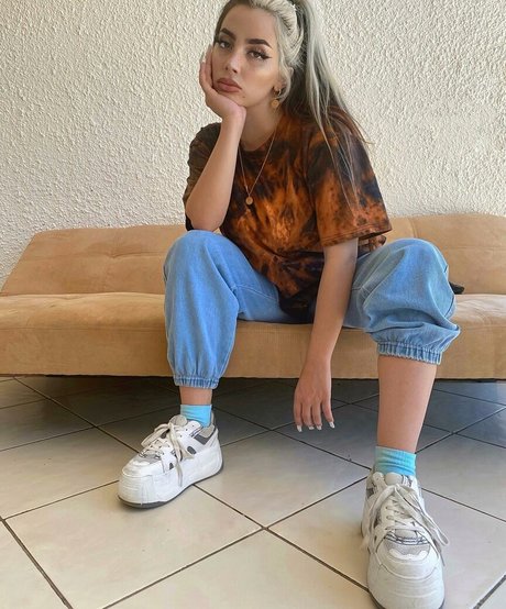 Vai Monroe model beautiful pics