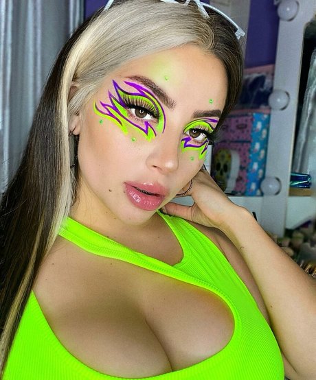 Vai Monroe art model images