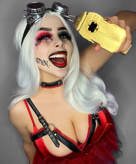 Vai Monroe model adult galleries