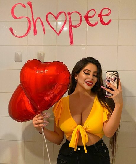 Vai Monroe naked pornstar img