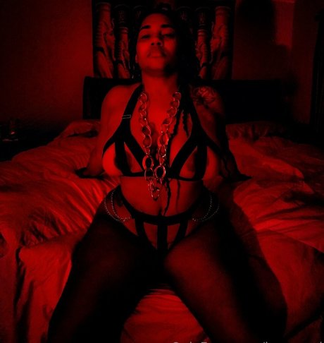 issa reed exclusive model pics