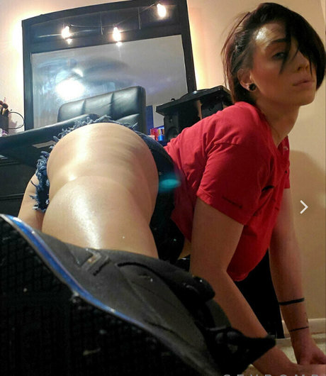 yourstrulyyyyyyyyyy model free img