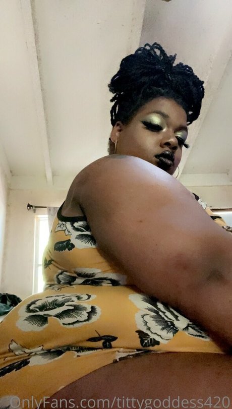 tittygoddess420 hd model image