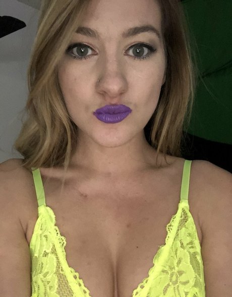 taystits art model img