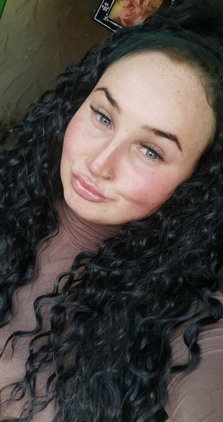 charlie16071994 pornstar erotic photo