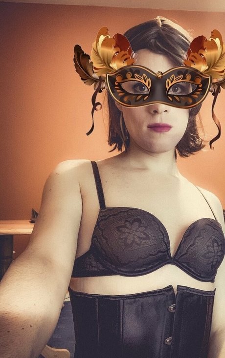 amicrossd top model photo