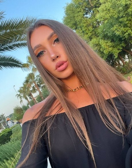 Anita Flexi pretty star image