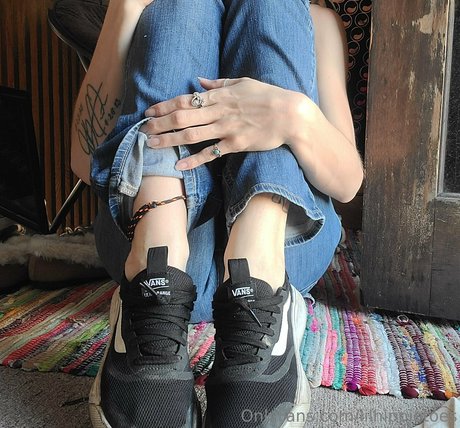 lilhippietoes pornographic star pictures