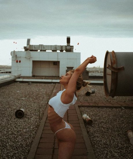 hottest midget onlyfans nudes picture