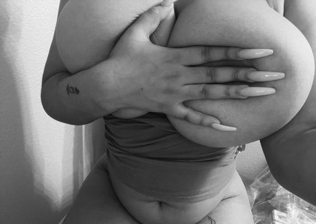 tiny onlyfans sexy image