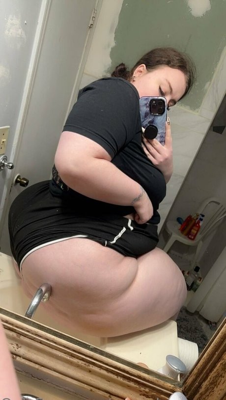 peacchyqueenn nudes actress image