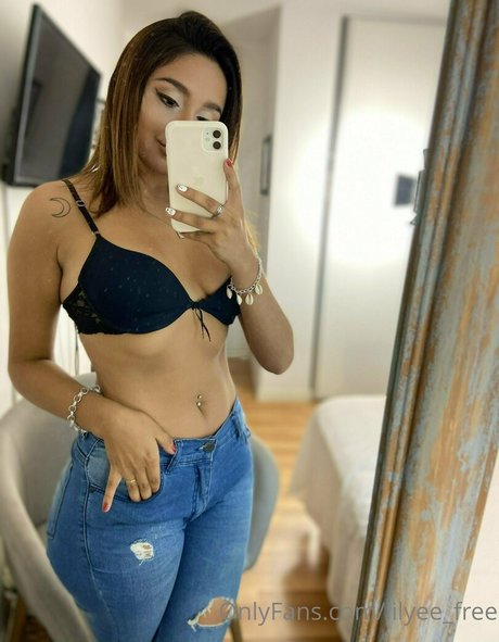 lilyee free pretty model photo