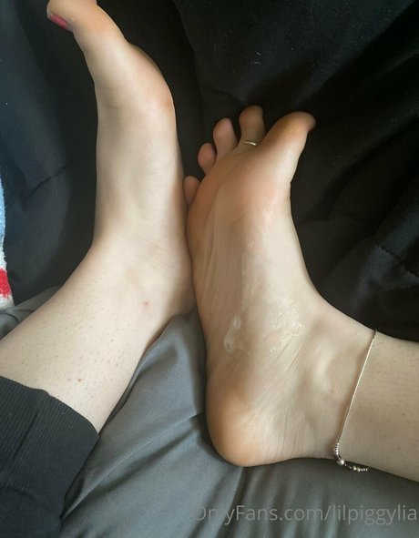 lilpiggylia pornographic actress archive