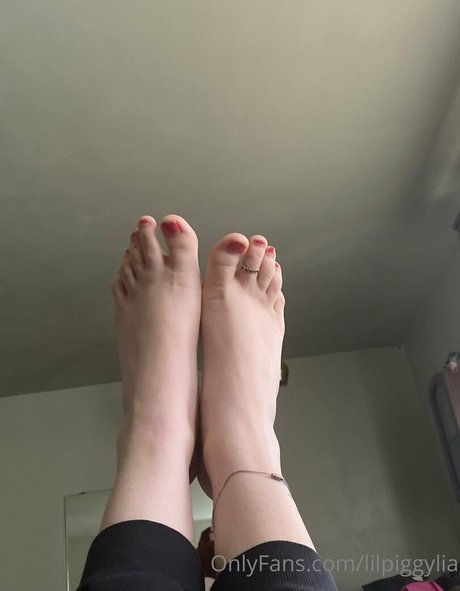 lilpiggylia free pornstar pics