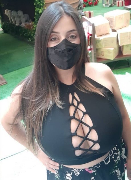 Michelly Rebechi sexy model images