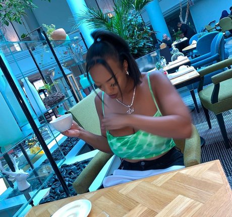 curvy shemale onlyfans sexy archive