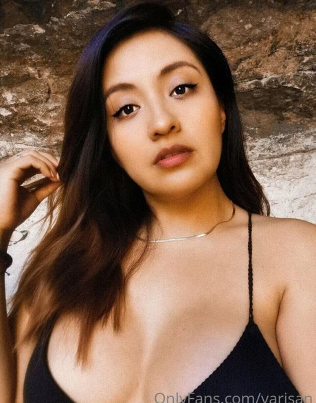 Yari San model picture