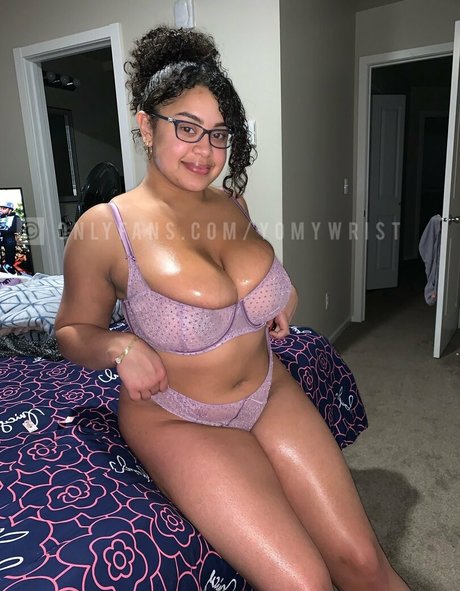 yomyareolas star hd pics