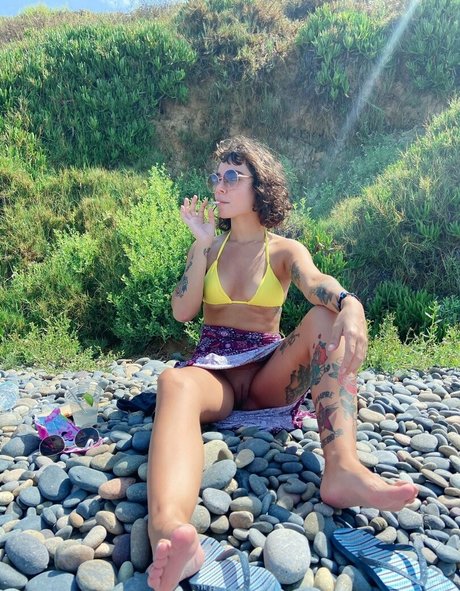 Catarina Suicide model nice archive