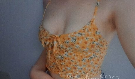 ladymeli20 star high quality images