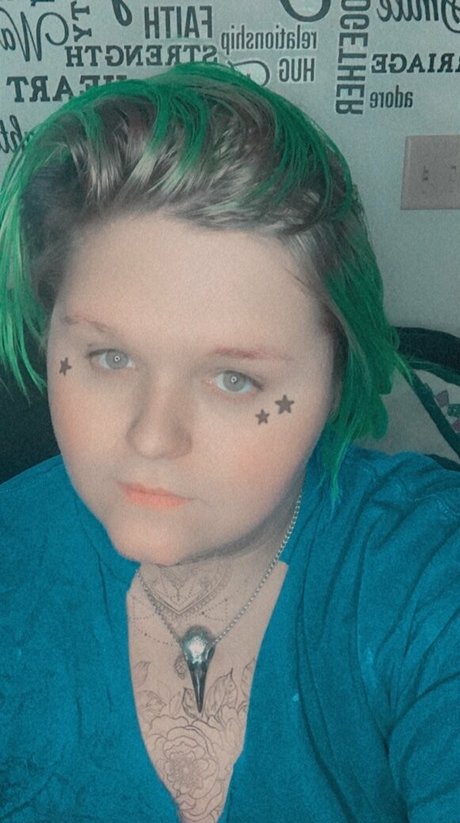 sophiaharker hot actress img