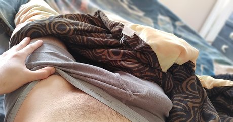 hunganduncut hd pornstar pic