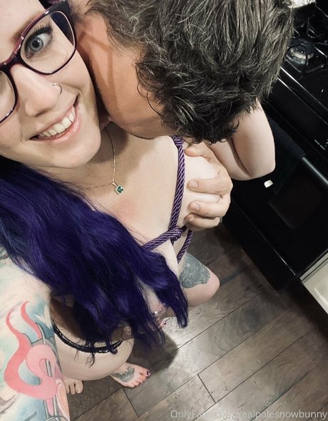 realpalesnowbunny model nudes picture