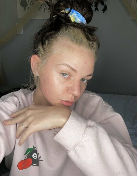 lustfullillian model hot picture