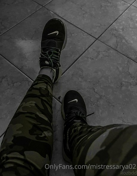 mistressarya02 top model image