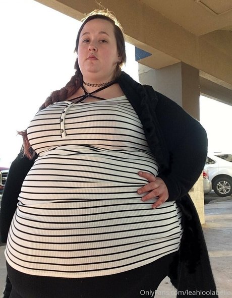 leahloolabelle pornstar erotic image