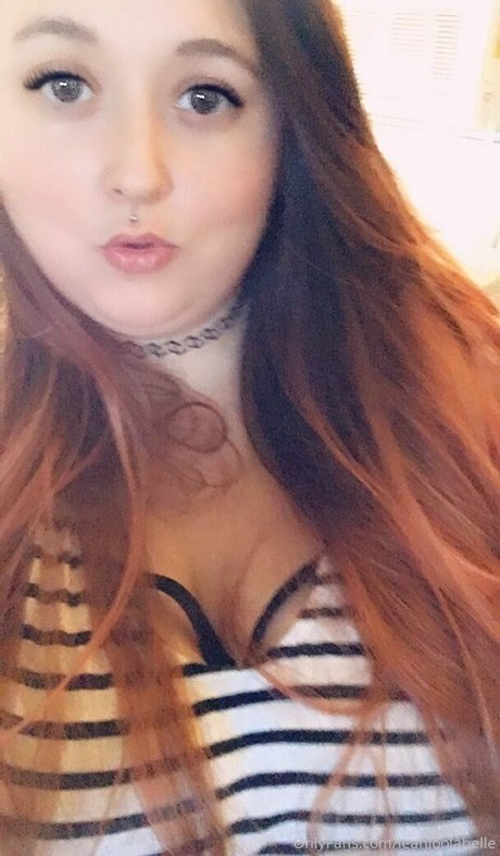 leahloolabelle nude pornstar pictures