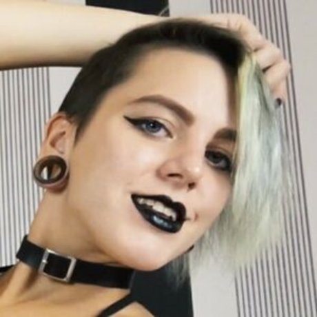 tiny onlyfans exclusive images