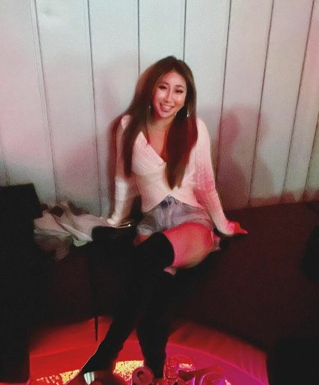 Jinnnyk model nude img