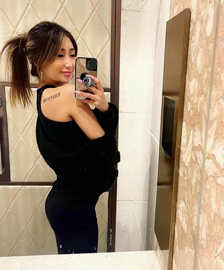 Jinnnyk art model images