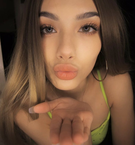 NatalieeFlowerss high quality model images