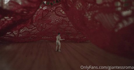 giantessroma nude actress pics