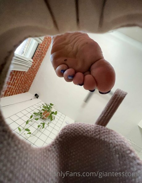 giantessroma pretty actress img