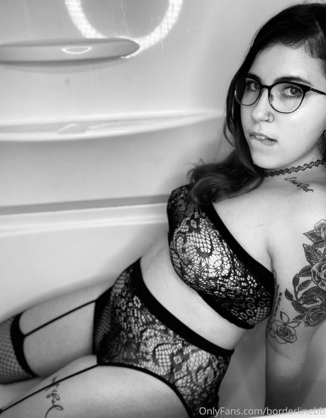 coralinebb nude model pics