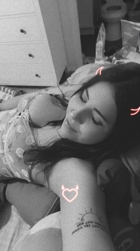 coralinebb pornographic model archive