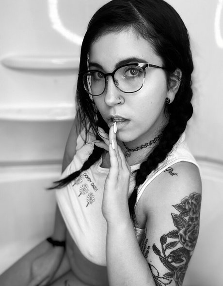 coralinebb hot pornstar pic