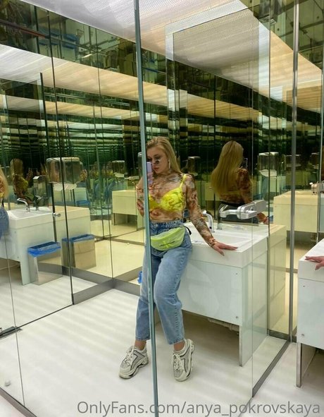 curvy blonde milf onlyfans nude photos