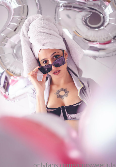 hotsweetlola model top images