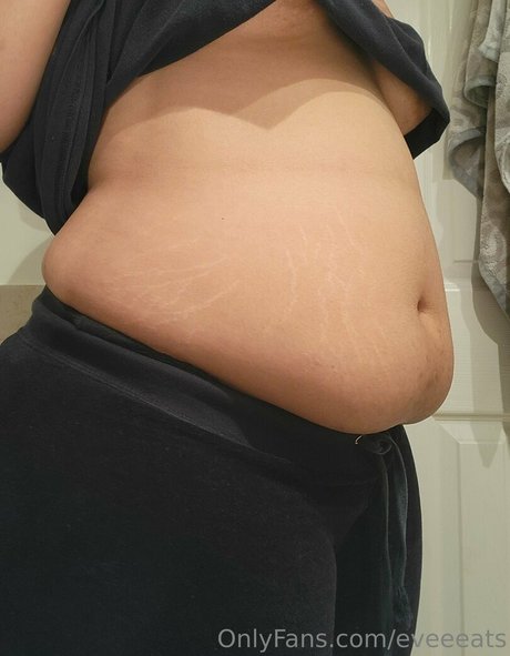 eveeeats pretty pornstar img