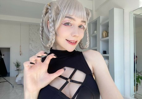 Coconut Kaya porn model image