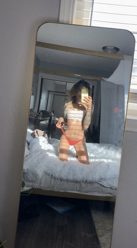 miascreams high quality actress photo