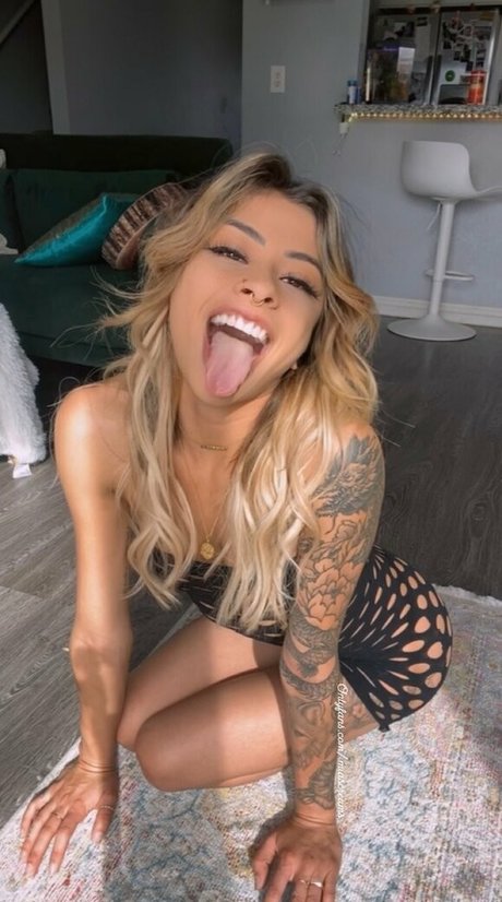 miascreams nude pornstar photos