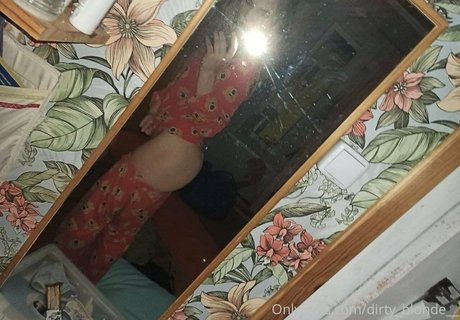 dirty blonde__ nude pornstar img